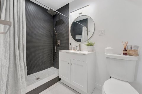 Condo in Pompano Beach, Florida, 2 bedrooms № 2245179 - photo 16