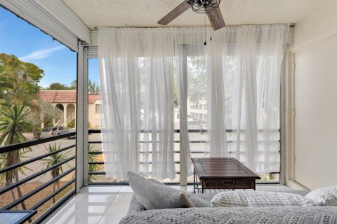 Condo in Pompano Beach, Florida, 2 bedrooms № 2245179 - photo 19