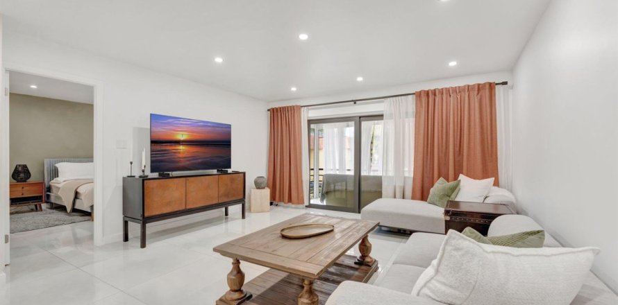 Condo in Pompano Beach, Florida, 2 bedrooms № 2245179