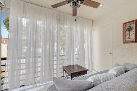 Condo in Pompano Beach, Florida, 2 bedrooms № 2245179 - photo 20