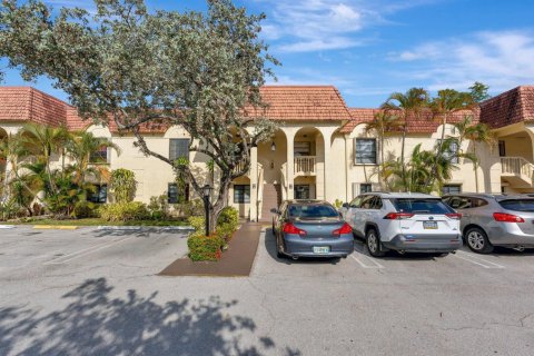 Condo in Pompano Beach, Florida, 2 bedrooms № 2245179 - photo 27
