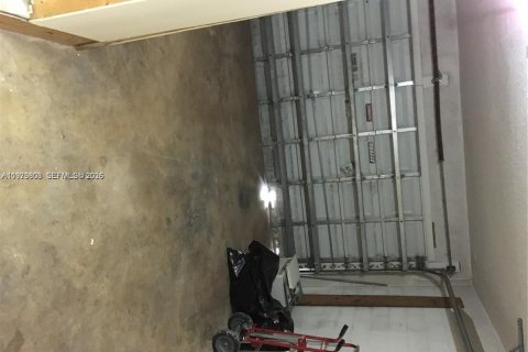 House in Lauderhill, Florida 3 bedrooms, 152.36 sq.m. № 2046452 - photo 18