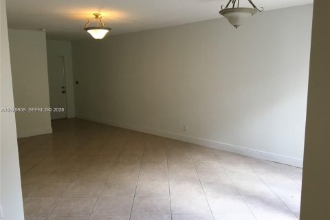 House in Lauderhill, Florida 3 bedrooms, 152.36 sq.m. № 2046452 - photo 17