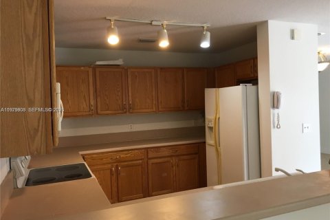 House in Lauderhill, Florida 3 bedrooms, 152.36 sq.m. № 2046452 - photo 15