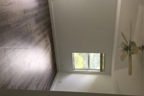 House in Lauderhill, Florida 3 bedrooms, 152.36 sq.m. № 2046452 - photo 9