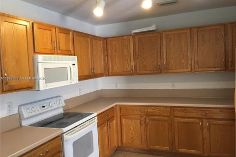 House in Lauderhill, Florida 3 bedrooms, 152.36 sq.m. № 2046452 - photo 14