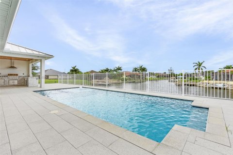 House in Cape Coral, Florida 4 bedrooms № 1500402 - photo 29