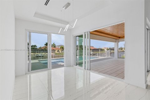 House in Cape Coral, Florida 4 bedrooms № 1500402 - photo 13