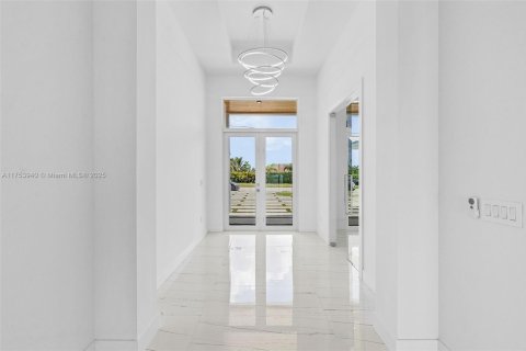 House in Cape Coral, Florida 4 bedrooms № 1500402 - photo 15