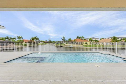 House in Cape Coral, Florida 4 bedrooms № 1500402 - photo 30