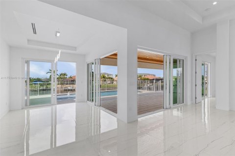 House in Cape Coral, Florida 4 bedrooms № 1500402 - photo 7