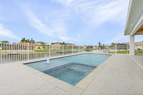House in Cape Coral, Florida 4 bedrooms № 1500402 - photo 28