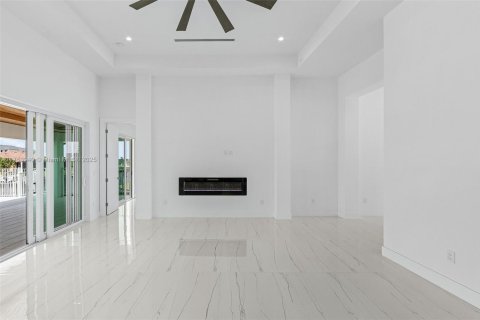 House in Cape Coral, Florida 4 bedrooms № 1500402 - photo 8