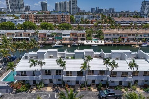 Adosado en venta en North Miami Beach, Florida, 3 dormitorios, 151.8 m2 № 2001744 - foto 28