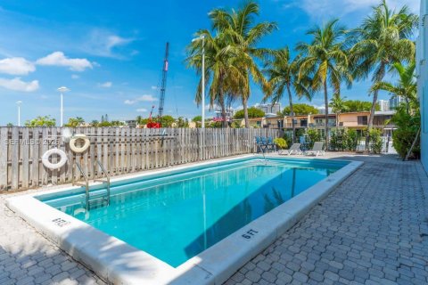 Adosado en venta en North Miami Beach, Florida, 3 dormitorios, 151.8 m2 № 2001744 - foto 26