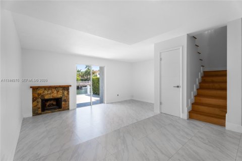 Adosado en venta en North Miami Beach, Florida, 3 dormitorios, 151.8 m2 № 2001744 - foto 10