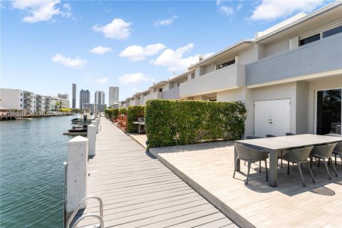 Adosado en venta en North Miami Beach, Florida, 3 dormitorios, 151.8 m2 № 2001744 - foto 20