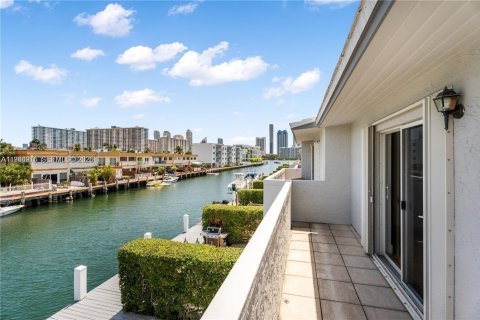 Adosado en venta en North Miami Beach, Florida, 3 dormitorios, 151.8 m2 № 2001744 - foto 23