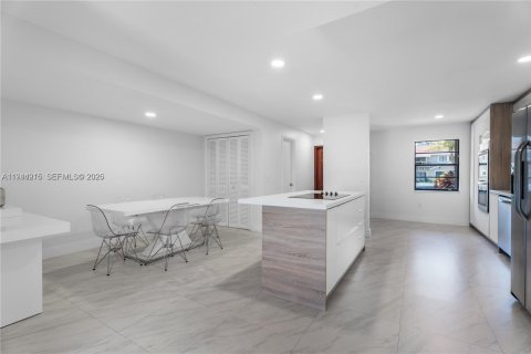 Adosado en venta en North Miami Beach, Florida, 3 dormitorios, 151.8 m2 № 2001744 - foto 5