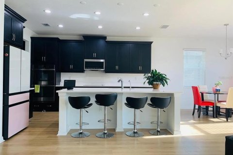 Casa en alquiler en Tampa, Florida, 5 dormitorios, 308.06 m2 № 1875920 - foto 3