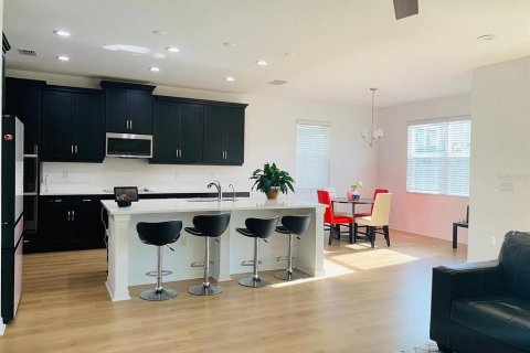 Casa en alquiler en Tampa, Florida, 5 dormitorios, 308.06 m2 № 1875920 - foto 5