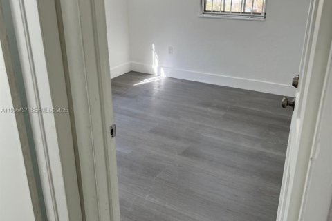 House in North Miami, Florida 3 bedrooms, 132.2 sq.m. № 1994403 - photo 8