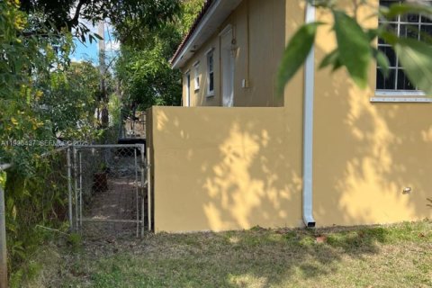 House in North Miami, Florida 3 bedrooms, 132.2 sq.m. № 1994403 - photo 12