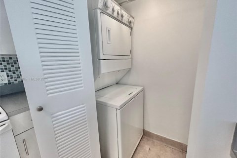 Copropriété à louer à Hollywood, Floride: 1 chambre, 60.39 m2 № 1966863 - photo 4