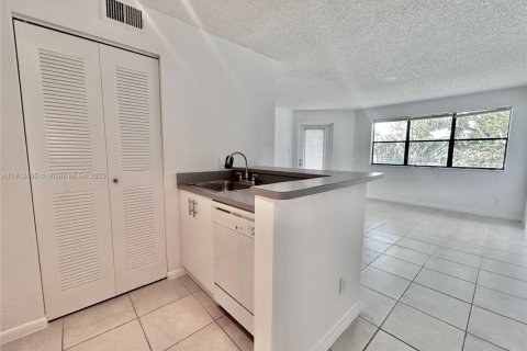 Copropriété à louer à Hollywood, Floride: 1 chambre, 60.39 m2 № 1966863 - photo 3