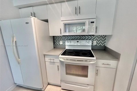 Copropriété à louer à Hollywood, Floride: 1 chambre, 60.39 m2 № 1966863 - photo 1