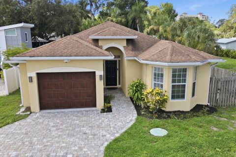 House in Sarasota, Florida 3 bedrooms, 120.03 sq.m. № 2310671