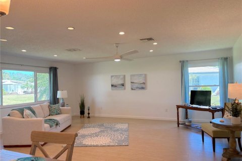 Condo in Bradenton, Florida, 2 bedrooms  № 2204249 - photo 8