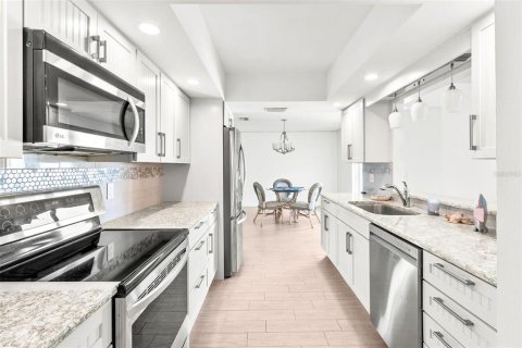 Condo in Bradenton, Florida, 2 bedrooms  № 2204249 - photo 5