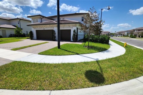 Casa en venta en Davie, Florida, 5 dormitorios, 361.2 m2 № 1882106 - foto 2