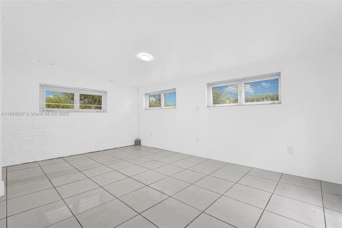 Casa en venta en Miami, Florida, 4 dormitorios, 272.02 m2 № 1892378 - foto 9