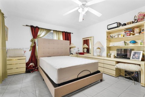 Casa en venta en Miami, Florida, 4 dormitorios, 272.02 m2 № 1892378 - foto 25