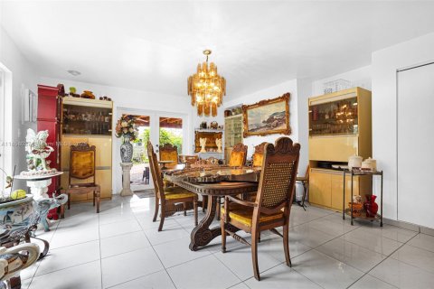 Casa en venta en Miami, Florida, 4 dormitorios, 272.02 m2 № 1892378 - foto 19