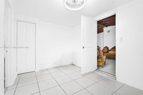 Casa en venta en Miami, Florida, 4 dormitorios, 272.02 m2 № 1892378 - foto 11