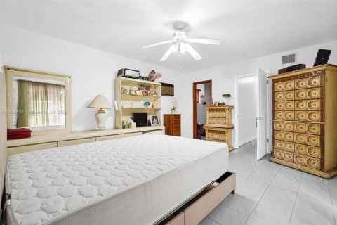 Casa en venta en Miami, Florida, 4 dormitorios, 272.02 m2 № 1892378 - foto 26