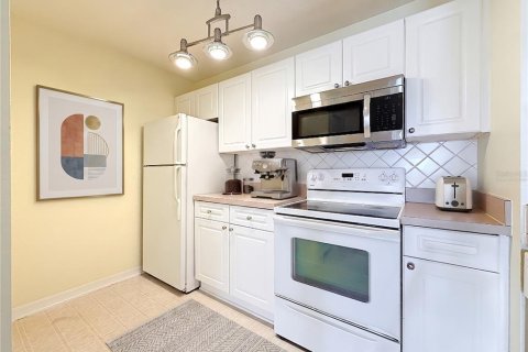 Condo in Tampa, Florida, 2 bedrooms № 2157487 - photo 8