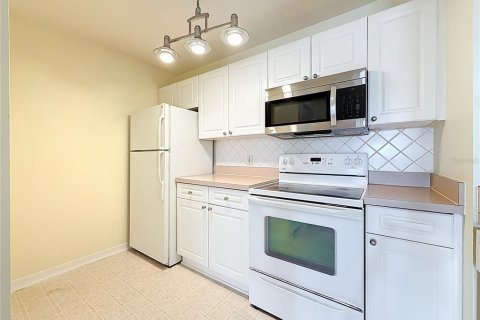 Condo in Tampa, Florida, 2 bedrooms № 2157487 - photo 9