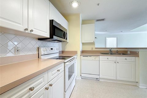 Condo in Tampa, Florida, 2 bedrooms № 2157487 - photo 11
