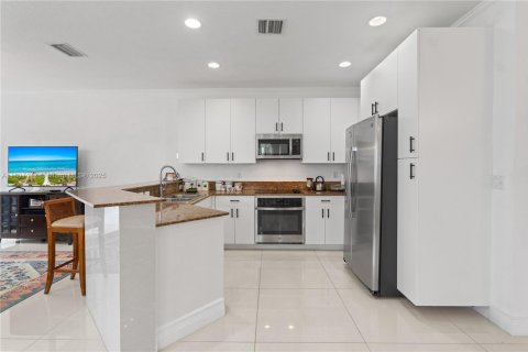 Touwnhouse à louer à Aventura, Floride: 4 chambres, 199.74 m2 № 1966255 - photo 4