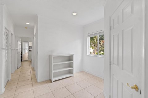 Touwnhouse à louer à Aventura, Floride: 4 chambres, 199.74 m2 № 1966255 - photo 23