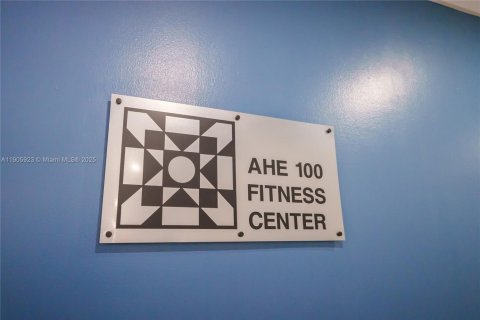 Condo in Sunny Isles Beach, Florida, 2 bedrooms  № 1957036 - photo 27