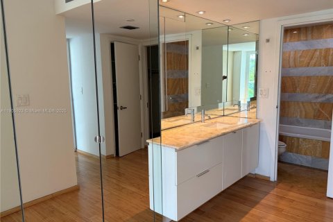 Condo in Sunny Isles Beach, Florida, 2 bedrooms  № 1957036 - photo 10