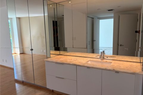 Condo in Sunny Isles Beach, Florida, 2 bedrooms  № 1957036 - photo 11