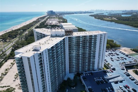 Condo in Sunny Isles Beach, Florida, 2 bedrooms  № 1957036 - photo 18