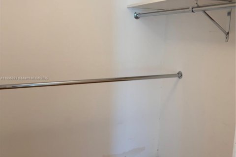 Condo in Sunny Isles Beach, Florida, 2 bedrooms  № 1957036 - photo 13