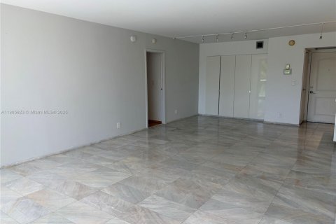 Condo in Sunny Isles Beach, Florida, 2 bedrooms  № 1957036 - photo 8